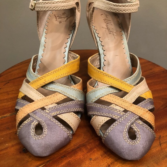 Miss Albright Size 8 retro strappy heels - Picture 2 of 16